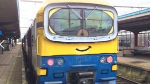 funny street art minion trein